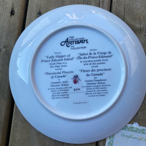 decorative Plate. The artisan collection "Provincial Flowers of Canada with bird - Picture 4 of 5